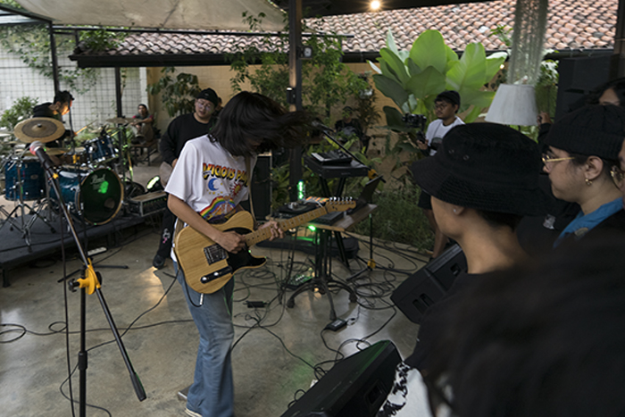 Musik Dengan Berbeda Warna di Normal Normal Vol. 2