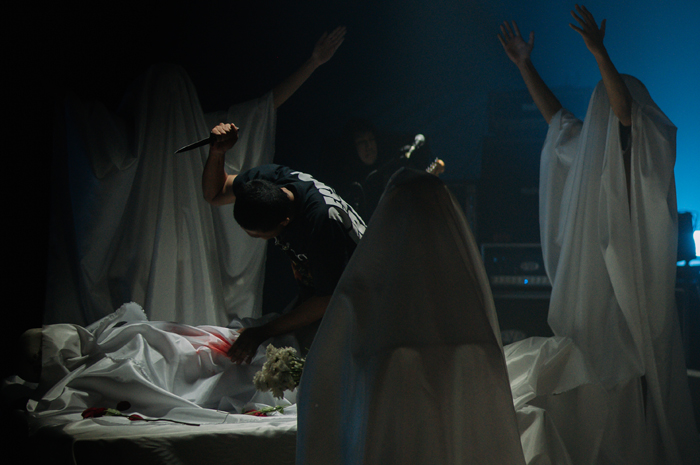 Rounder Rilis Mausoleum Live Session