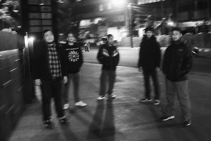 Mini Album Terbaru No One Cares Setelah Hiatus Panjang