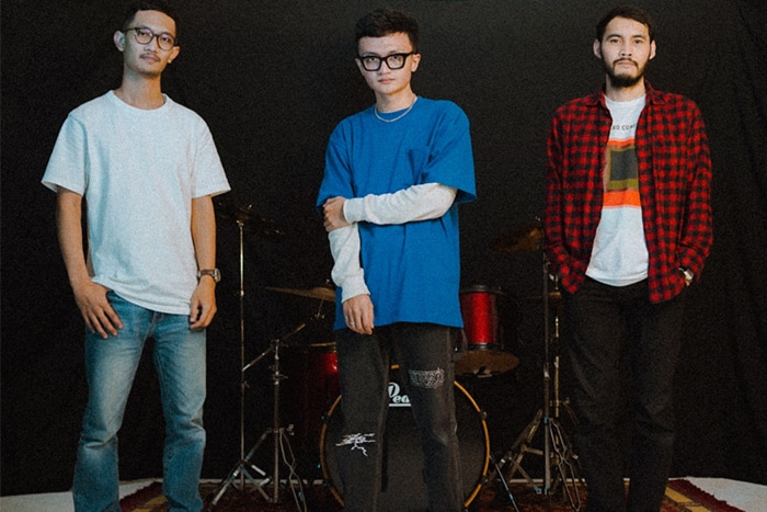 A Little Less 16 Rilis Debut Mini Album