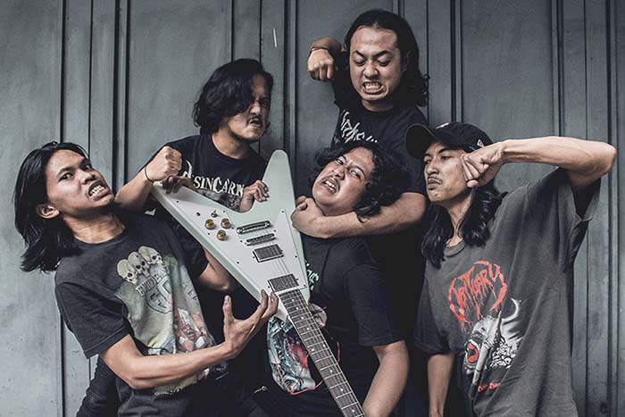 Iron Voltage lepas Debut Album Devastation