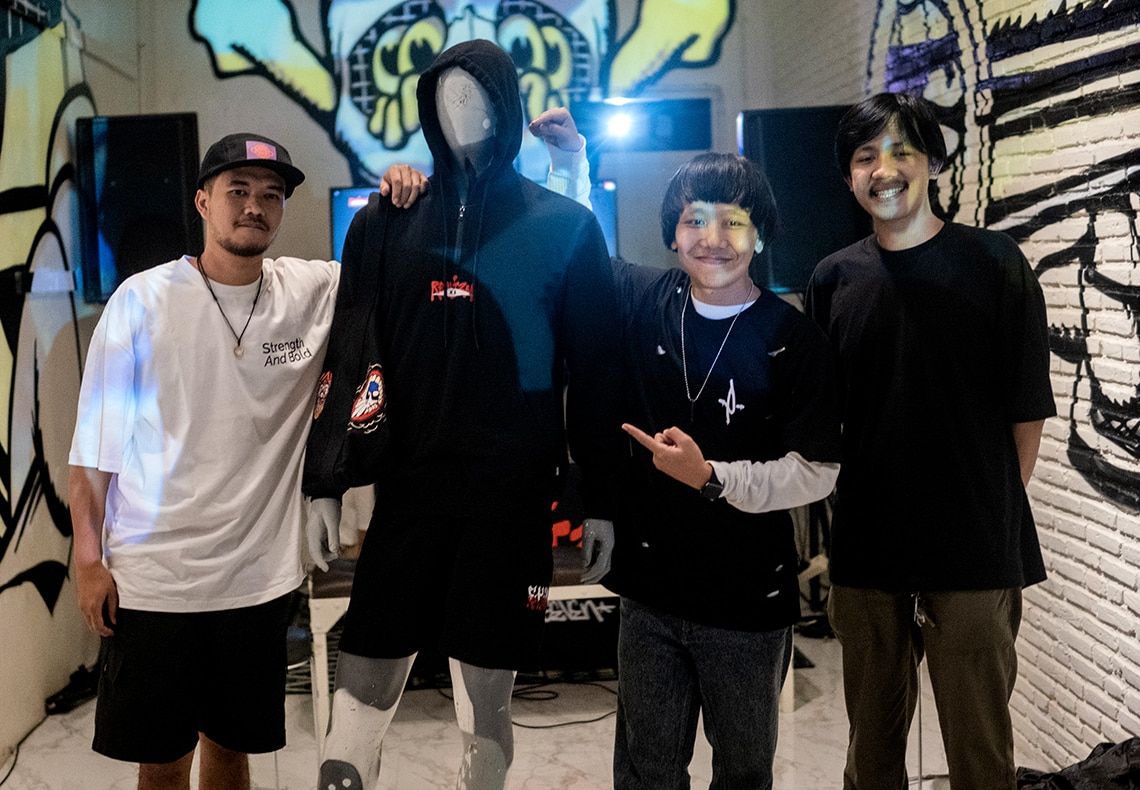 Konsep Maping di Launching Product â€œRealizm Eighty Seven X Mc Evan feat Digi Arafahâ€