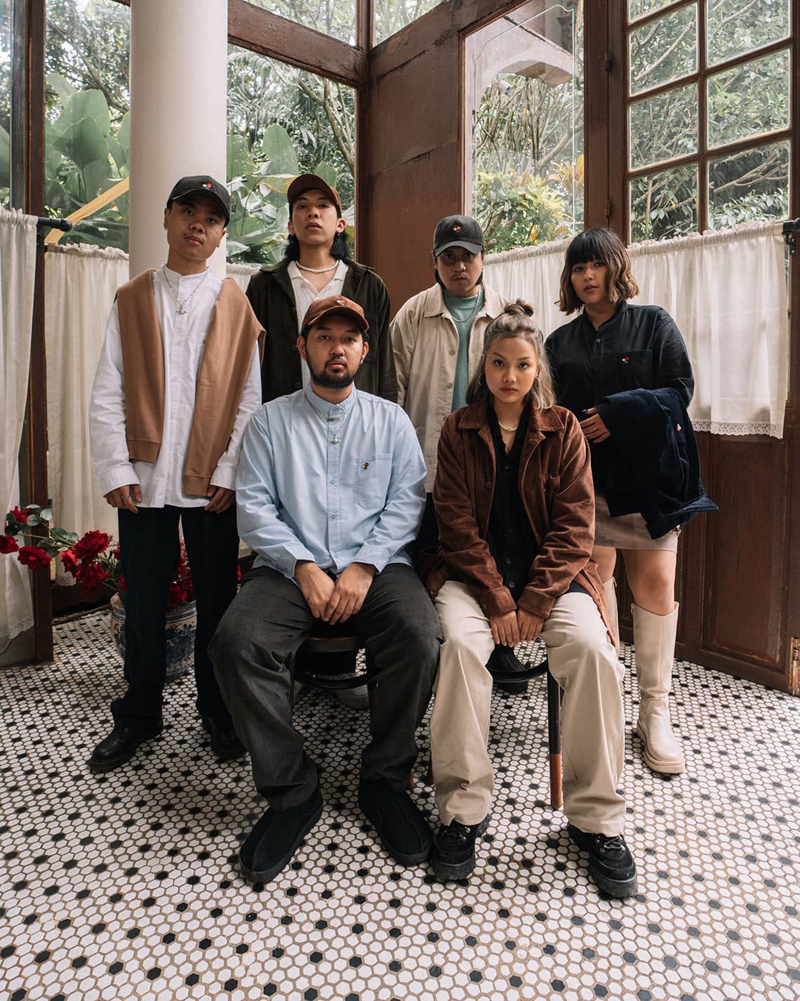 Oxford Society Gaet White Chorus dan The Couch Club untuk Koleksi Everbloom