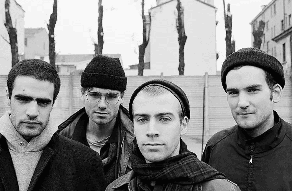 FUGAZI: Band Post-hardcore Anti Violent-dancing