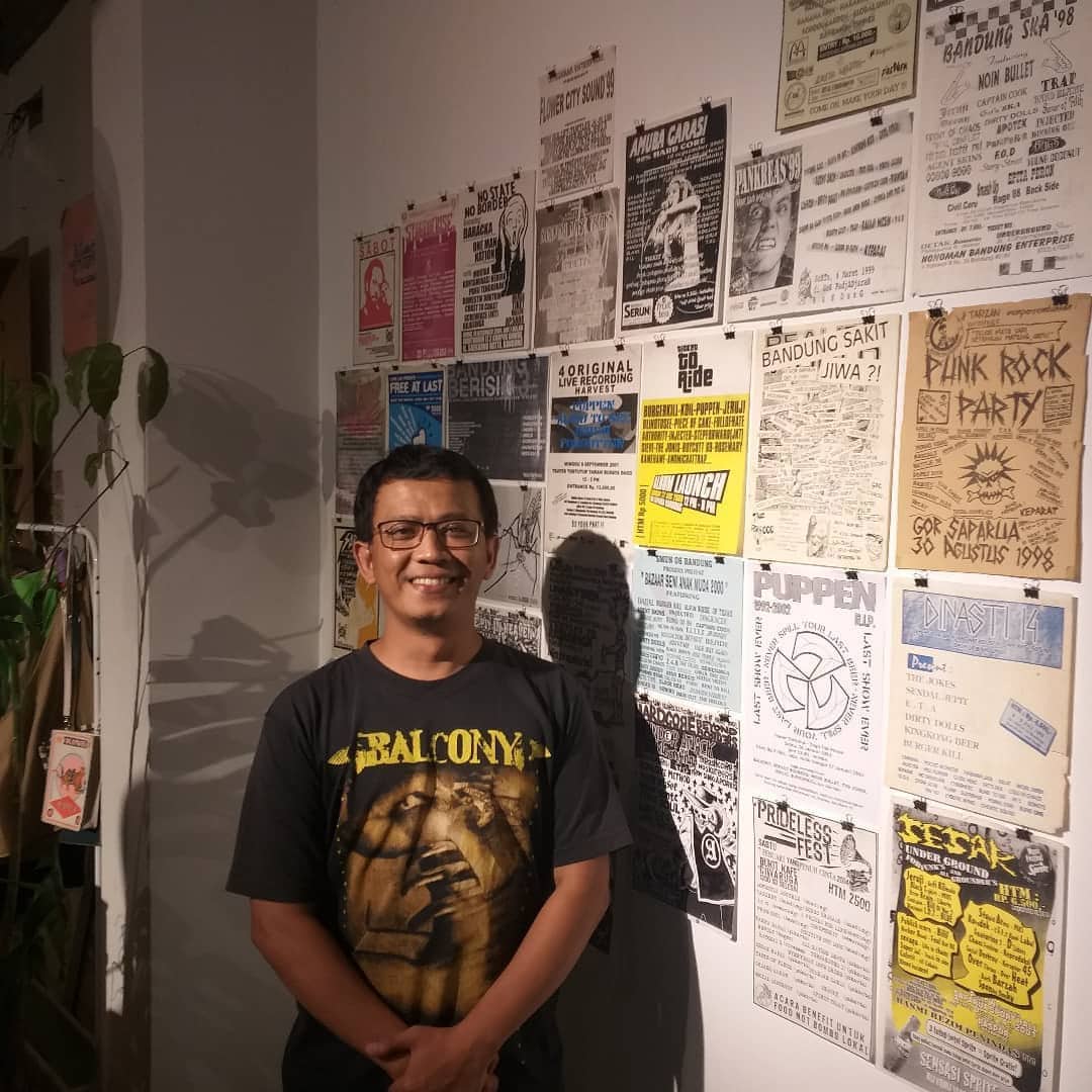 DINDING INI MILIK KAMI